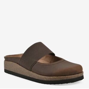 White Mountain Bassi Round Toe Mules